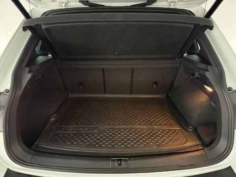 Volkswagen Tiguan 1.5 TSI ACT 150PK R-line | Virtual | Carplay | Trekh. | Adaptive Cruise | LED | Parkeersens.