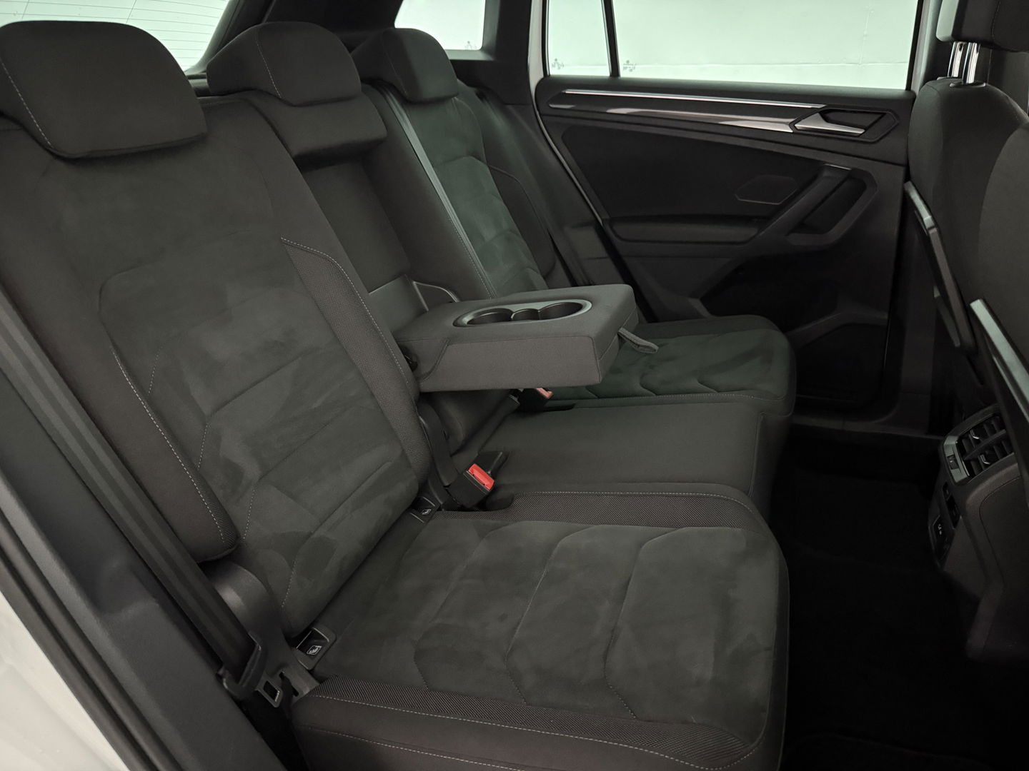Volkswagen Tiguan 1.5 TSI ACT 150PK R-line | Virtual | Carplay | Trekh. | Adaptive Cruise | LED | Parkeersens.