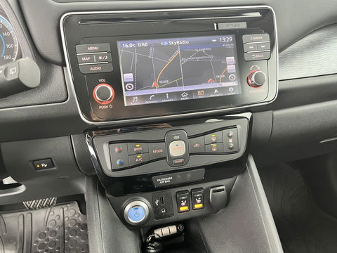 Nissan Leaf Tekna 40 kWh {SOH-92%} Aut. *LEATHER-FABRIC | FULL-LED | BOSE-SURROUND | ADAPTIVE-CRUISE | TOPVIEW | KEYLESS | NAVI-FULLMAP | BLINDSPOT | DAB+ | PDC | HEATED-COMFORTSEATS | TOWBAR | DIGI-COCKPIT | 17"ALU