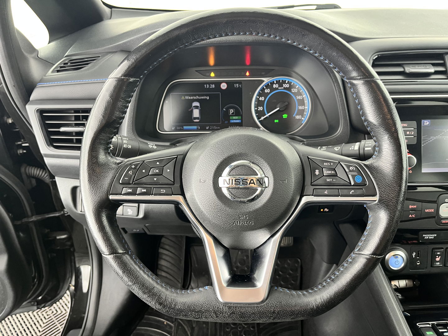 Nissan Leaf Tekna 40 kWh {SOH-92%} Aut. *LEATHER-FABRIC | FULL-LED | BOSE-SURROUND | ADAPTIVE-CRUISE | TOPVIEW | KEYLESS | NAVI-FULLMAP | BLINDSPOT | DAB+ | PDC | HEATED-COMFORTSEATS | TOWBAR | DIGI-COCKPIT | 17"ALU
