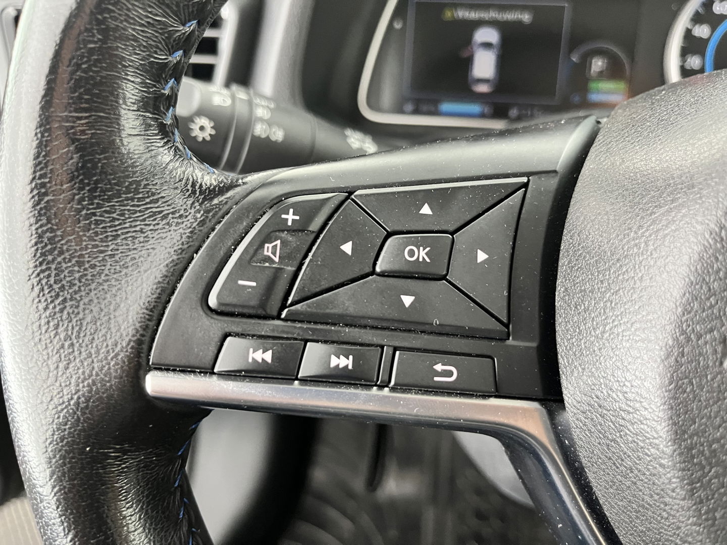 Nissan Leaf Tekna 40 kWh {SOH-92%} Aut. *LEATHER-FABRIC | FULL-LED | BOSE-SURROUND | ADAPTIVE-CRUISE | TOPVIEW | KEYLESS | NAVI-FULLMAP | BLINDSPOT | DAB+ | PDC | HEATED-COMFORTSEATS | TOWBAR | DIGI-COCKPIT | 17"ALU