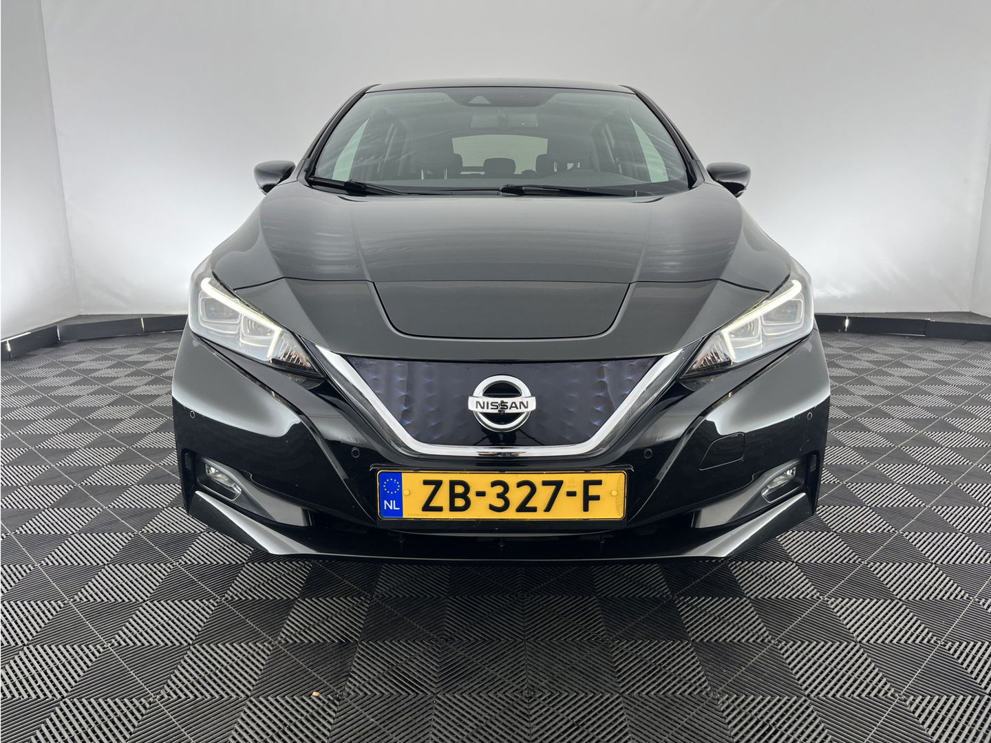 Nissan Leaf Tekna 40 kWh {SOH-92%} Aut. *LEATHER-FABRIC | FULL-LED | BOSE-SURROUND | ADAPTIVE-CRUISE | TOPVIEW | KEYLESS | NAVI-FULLMAP | BLINDSPOT | DAB+ | PDC | HEATED-COMFORTSEATS | TOWBAR | DIGI-COCKPIT | 17"ALU