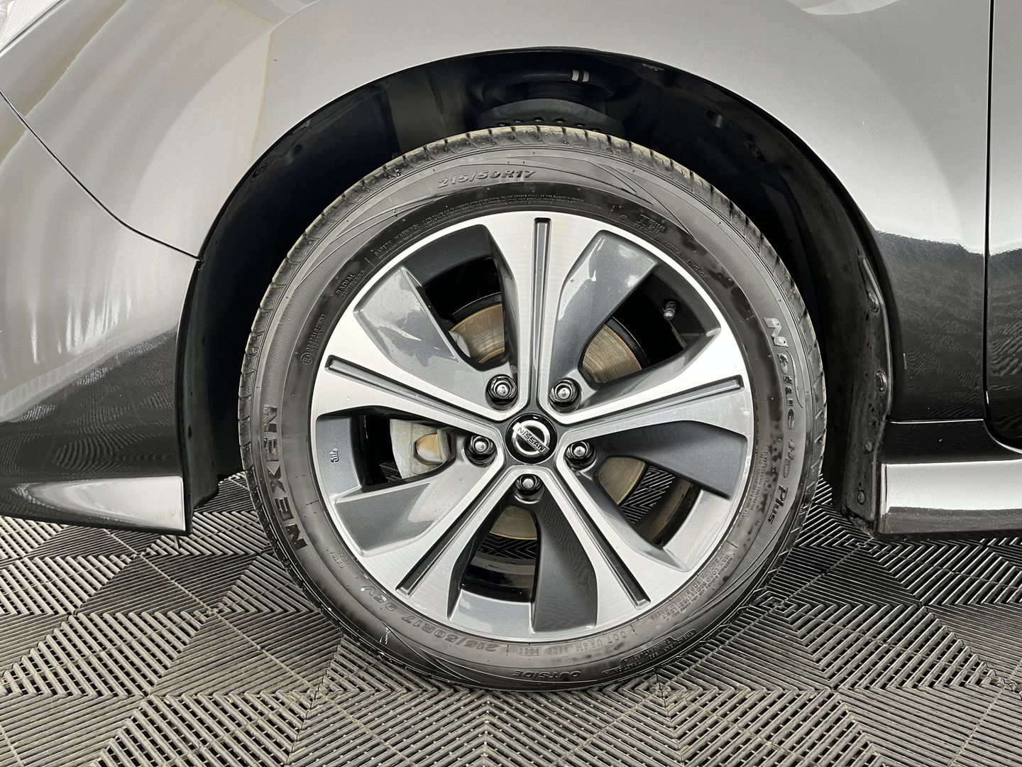 Nissan Leaf Tekna 40 kWh {SOH-92%} Aut. *LEATHER-FABRIC | FULL-LED | BOSE-SURROUND | ADAPTIVE-CRUISE | TOPVIEW | KEYLESS | NAVI-FULLMAP | BLINDSPOT | DAB+ | PDC | HEATED-COMFORTSEATS | TOWBAR | DIGI-COCKPIT | 17"ALU