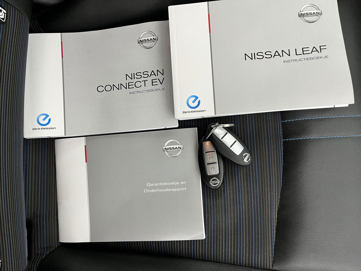 Nissan Leaf Tekna 40 kWh {SOH-92%} Aut. *LEATHER-FABRIC | FULL-LED | BOSE-SURROUND | ADAPTIVE-CRUISE | TOPVIEW | KEYLESS | NAVI-FULLMAP | BLINDSPOT | DAB+ | PDC | HEATED-COMFORTSEATS | TOWBAR | DIGI-COCKPIT | 17"ALU