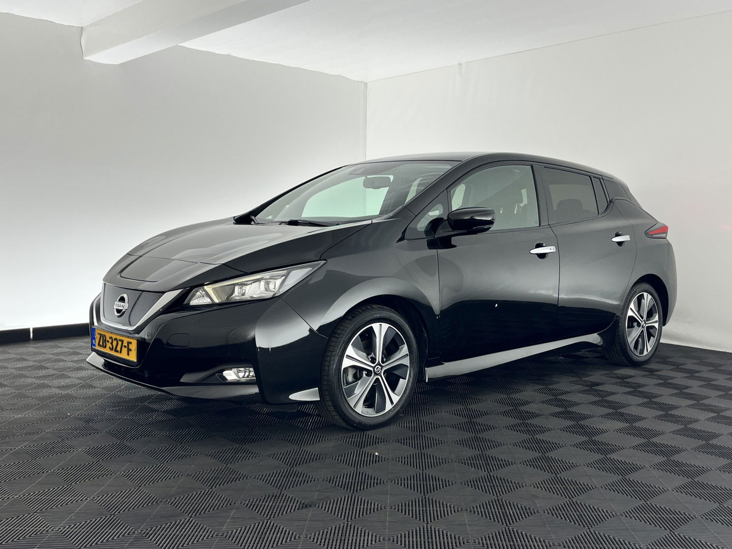 Nissan Leaf Tekna 40 kWh {SOH-92%} Aut. *LEATHER-FABRIC | FULL-LED | BOSE-SURROUND | ADAPTIVE-CRUISE | TOPVIEW | KEYLESS | NAVI-FULLMAP | BLINDSPOT | DAB+ | PDC | HEATED-COMFORTSEATS | TOWBAR | DIGI-COCKPIT | 17"ALU