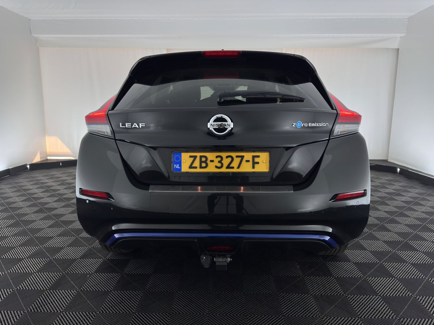Nissan Leaf Tekna 40 kWh {SOH-92%} Aut. *LEATHER-FABRIC | FULL-LED | BOSE-SURROUND | ADAPTIVE-CRUISE | TOPVIEW | KEYLESS | NAVI-FULLMAP | BLINDSPOT | DAB+ | PDC | HEATED-COMFORTSEATS | TOWBAR | DIGI-COCKPIT | 17"ALU