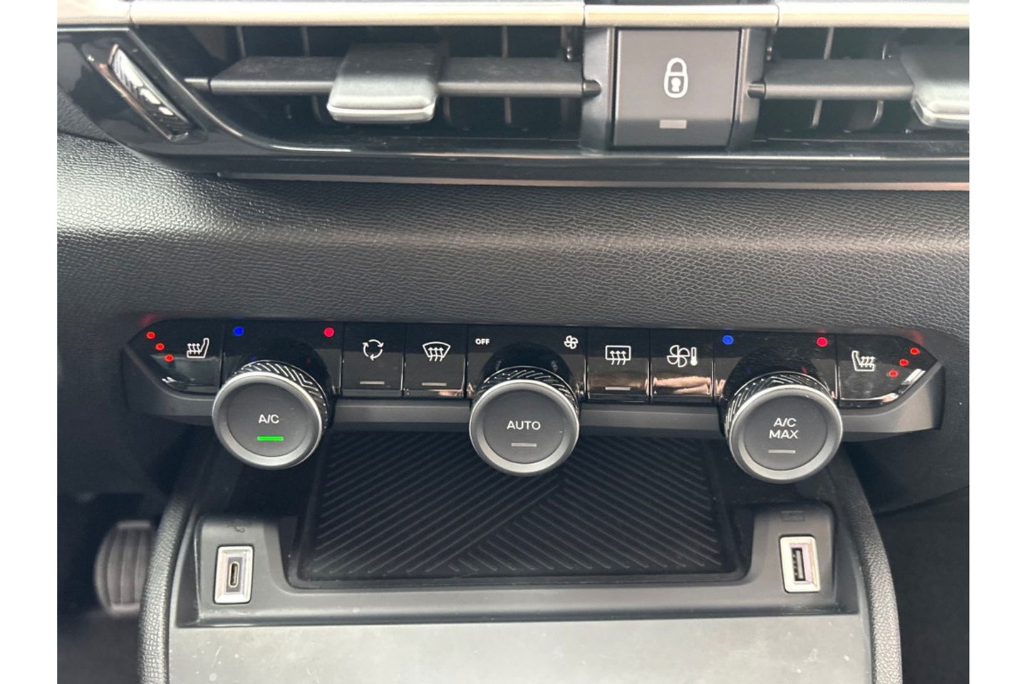 Citroën C4 1.2 PT YOU 130PK AIRCO NAVI-CARPLAY PDC-CAMERA VIRTUALCOCKPIT.