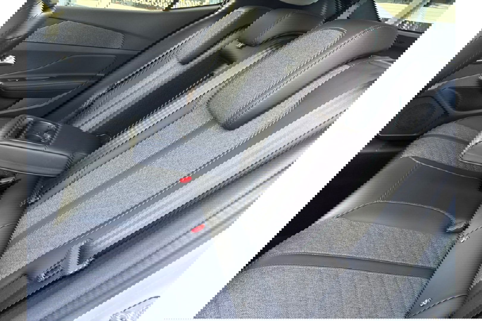 Peugeot 408 1.2 PURETECH ALLUREPACK AUTOMAAT 130PK AIRCO NAVI CLIMA PDC-CAMERA I-TOGGLE.