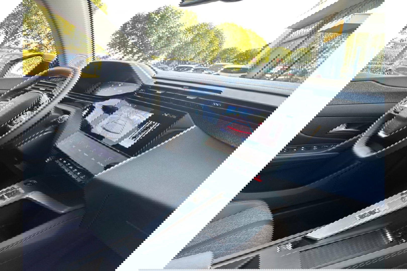 Peugeot 408 1.2 PURETECH ALLUREPACK AUTOMAAT 130PK AIRCO NAVI CLIMA PDC-CAMERA I-TOGGLE.
