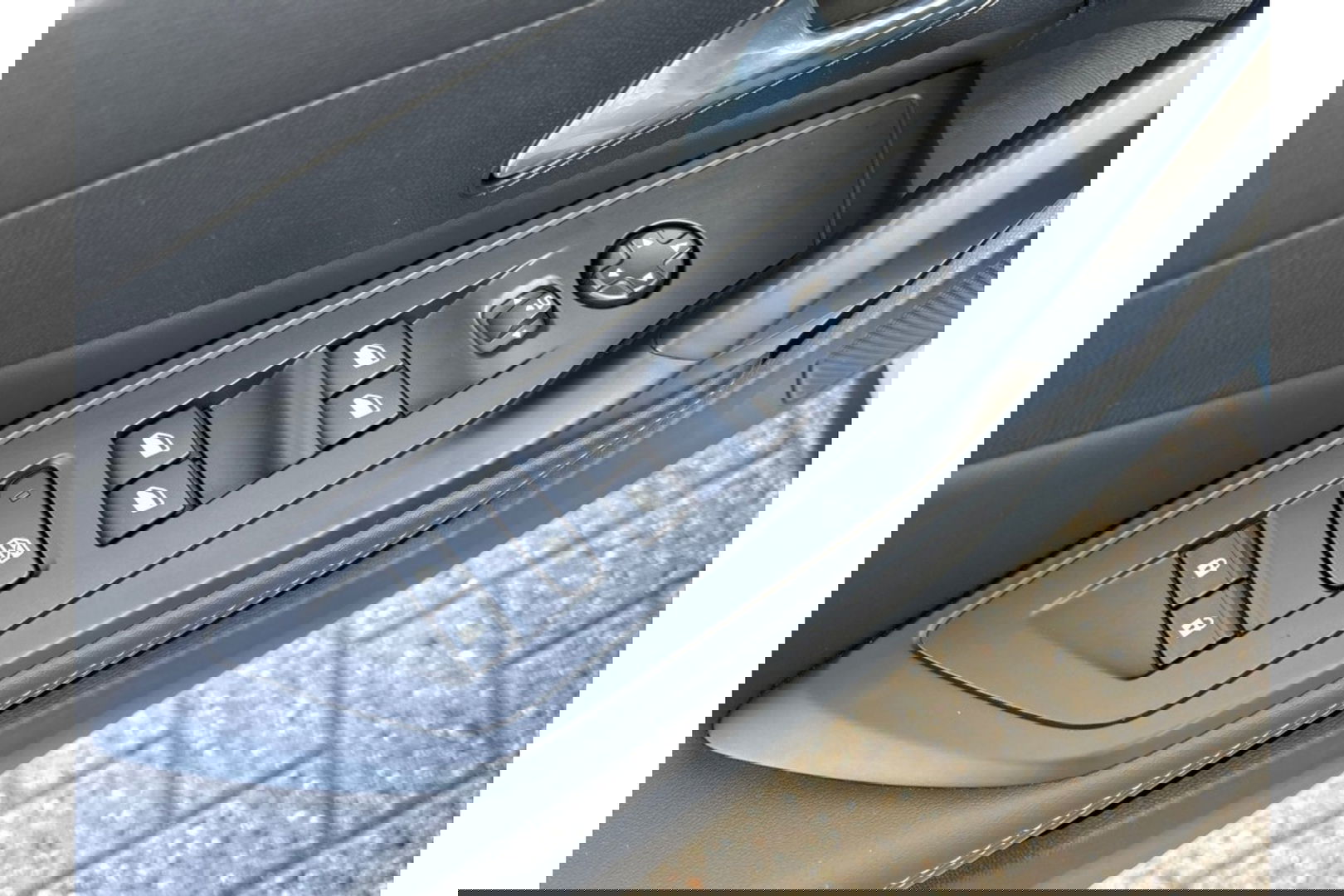 Peugeot 408 1.2 PURETECH ALLUREPACK AUTOMAAT 130PK AIRCO NAVI CLIMA PDC-CAMERA I-TOGGLE.
