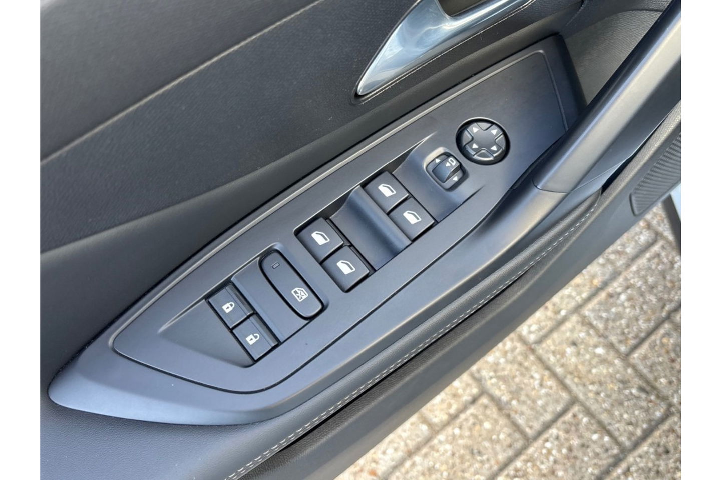 Peugeot 408 1.2 PURETECH ALLUREPACK AUTOMAAT 130PK AIRCO NAVI CLIMA PDC-CAMERA I-TOGGLE.