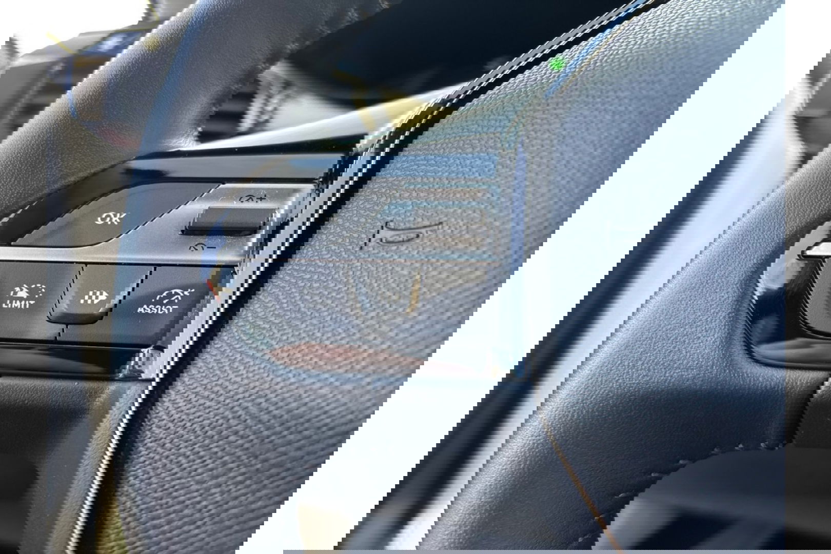 Peugeot 408 1.2 PURETECH ALLUREPACK AUTOMAAT 130PK AIRCO NAVI CLIMA PDC-CAMERA I-TOGGLE.