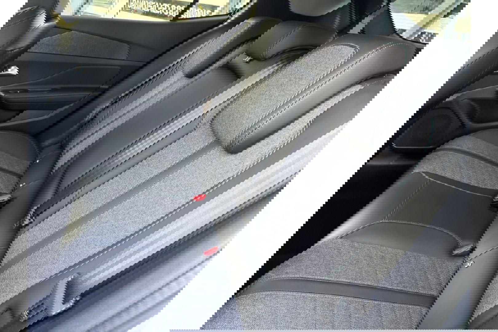 Peugeot 408 1.2 PURETECH ALLUREPACK AUTOMAAT 130PK AIRCO NAVI CLIMA PDC-CAMERA I-TOGGLE.