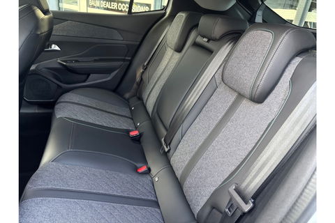 Peugeot 408 1.2 PURETECH ALLUREPACK AUTOMAAT 130PK AIRCO NAVI CLIMA PDC-CAMERA I-TOGGLE.