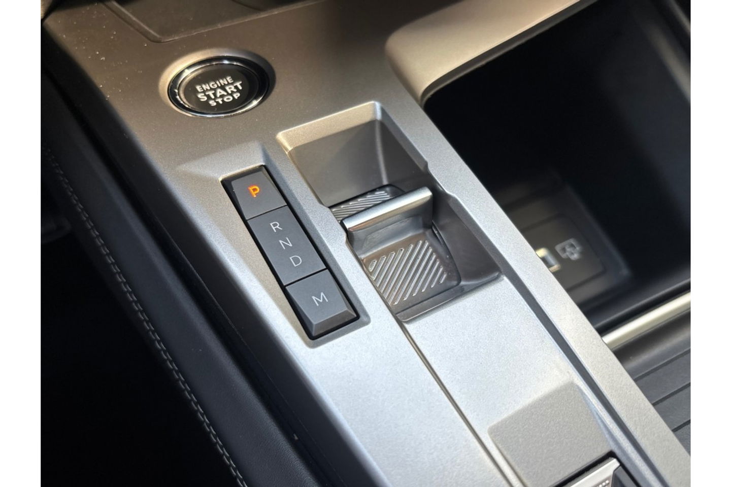 Peugeot 408 1.2 PURETECH ALLUREPACK AUTOMAAT 130PK AIRCO NAVI CLIMA PDC-CAMERA I-TOGGLE.