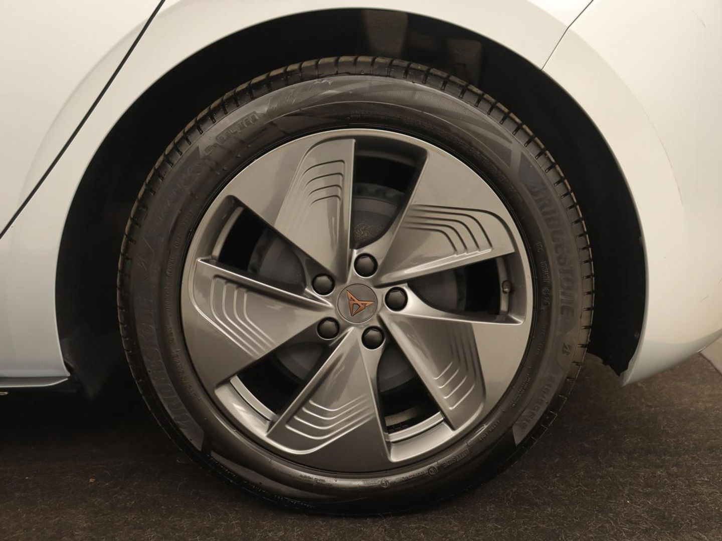 CUPRA Born Business 62 kWh | Stoel & stuurverwarming | Camera | Adaptive cruise | Carplay | Navigatie | Sportstoelen | Parkeerhulp