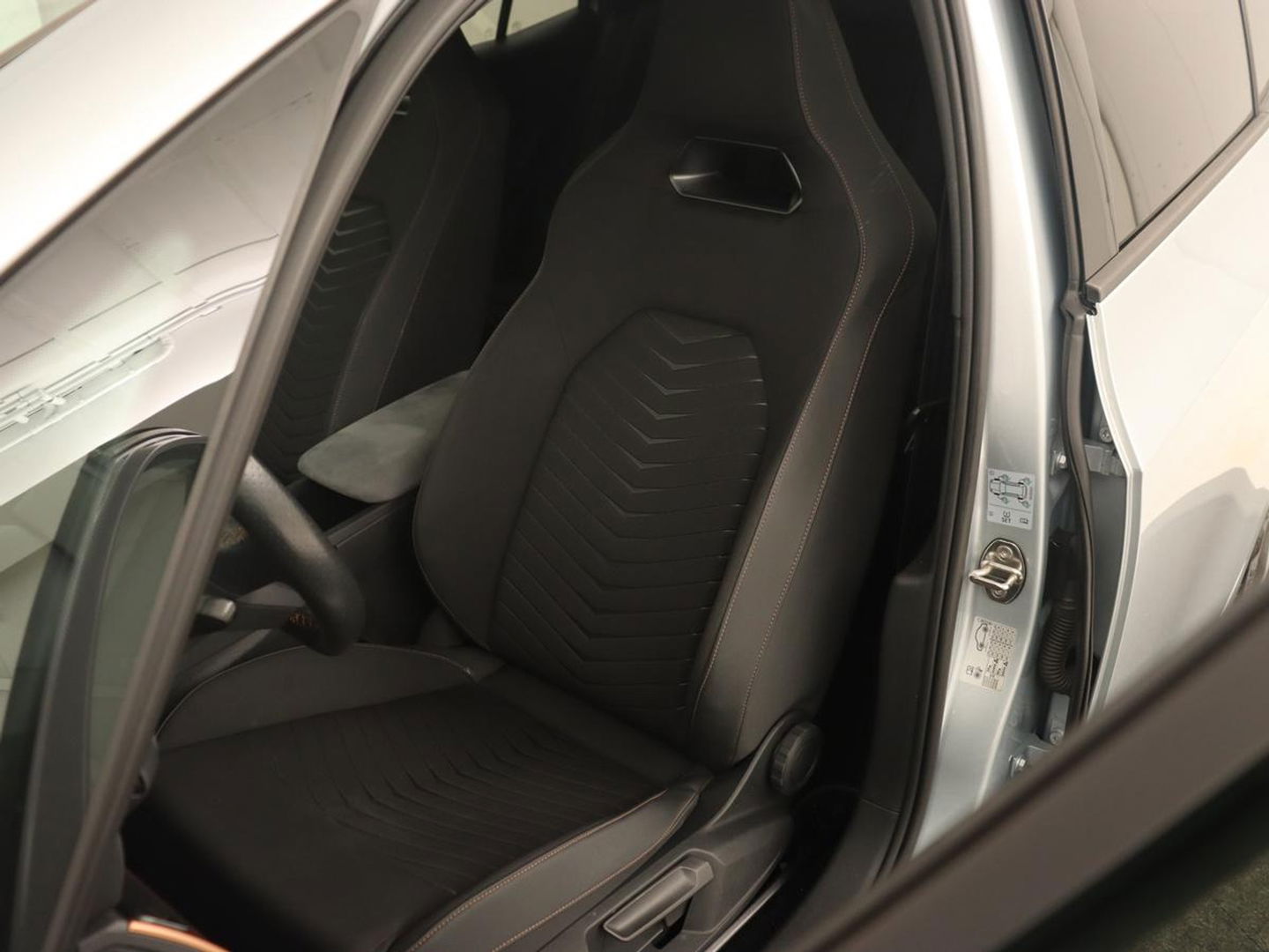 CUPRA Born Business 62 kWh | Stoel & stuurverwarming | Camera | Adaptive cruise | Carplay | Navigatie | Sportstoelen | Parkeerhulp