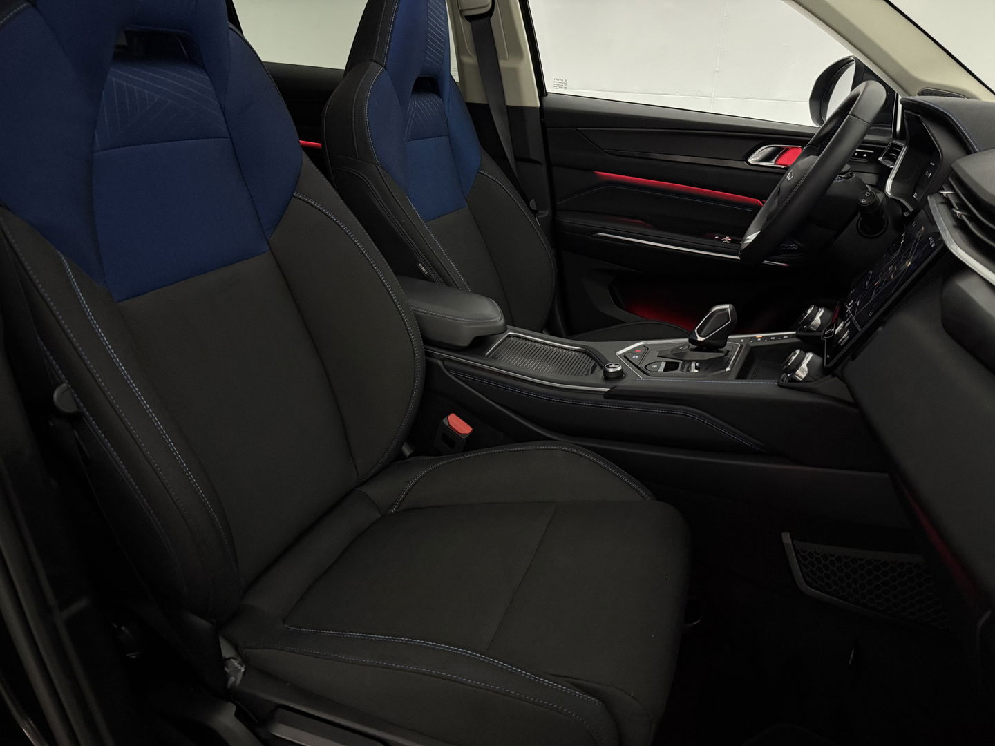 Lynk Co 01 1.5 Black Edition | Pano | Sfeerverl. | 360° | Memory | Virtual | Carplay | Adaptive Cruise