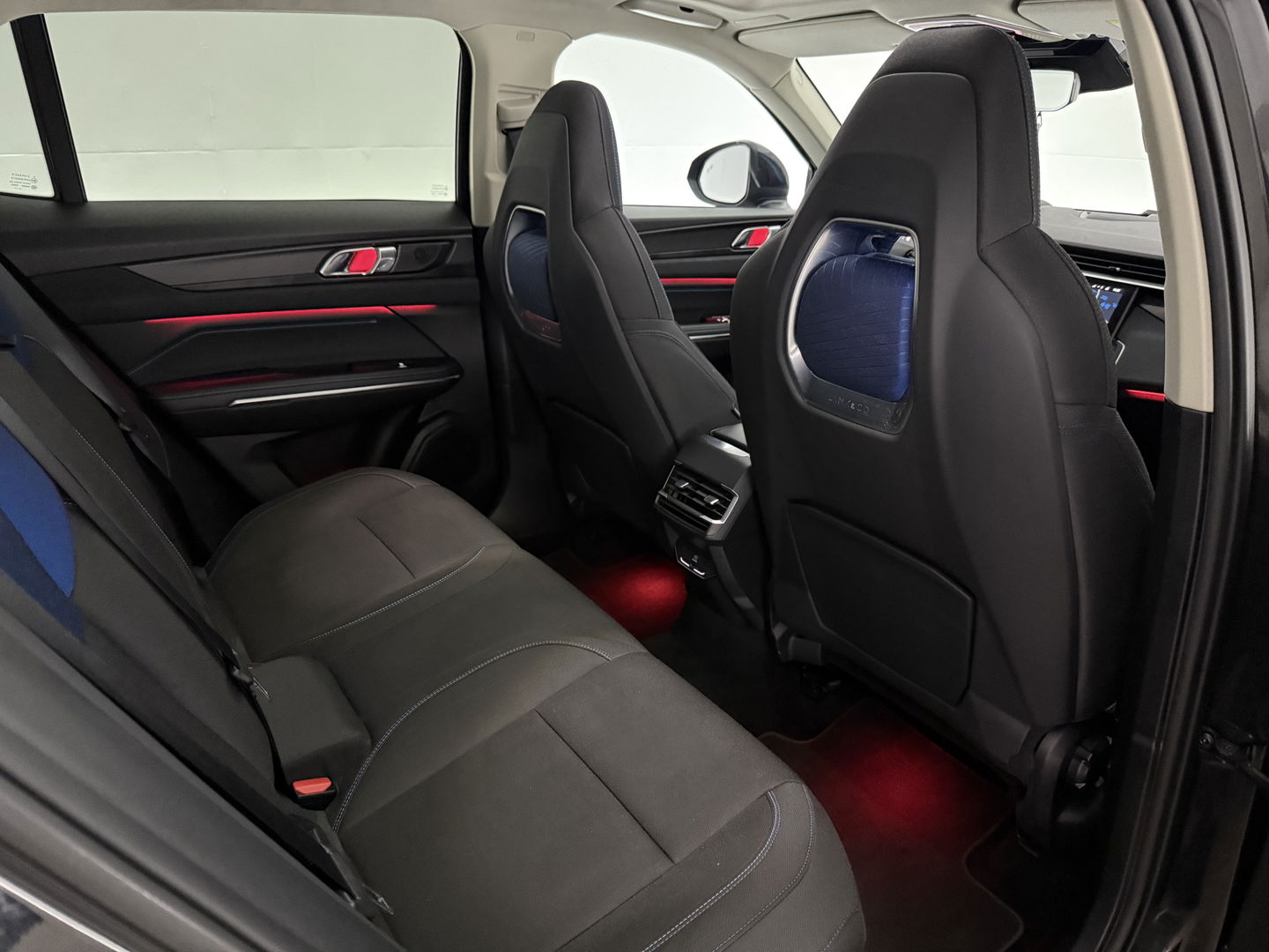 Lynk Co 01 1.5 Black Edition | Pano | Sfeerverl. | 360° | Memory | Virtual | Carplay | Adaptive Cruise
