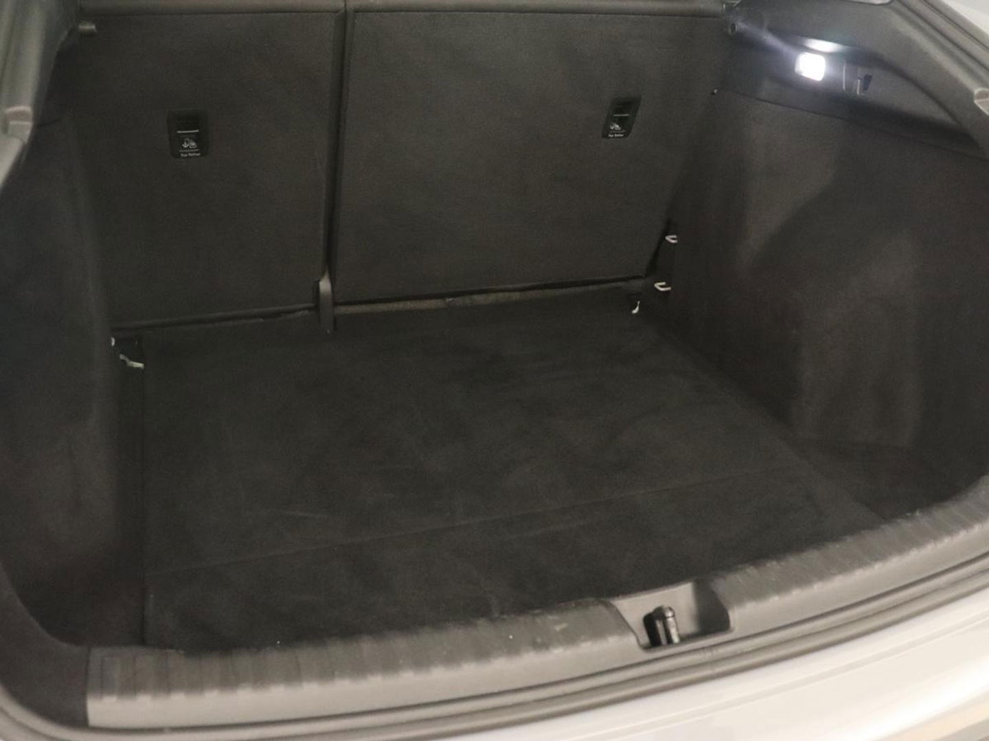 Audi Q4 Sportback e-tron 35 Edition 55 kWh | Camera | Carplay | DAB | Full LED | Parkeerhulp | Climate control | Cruise control | 19'' lichtmetalen velgen