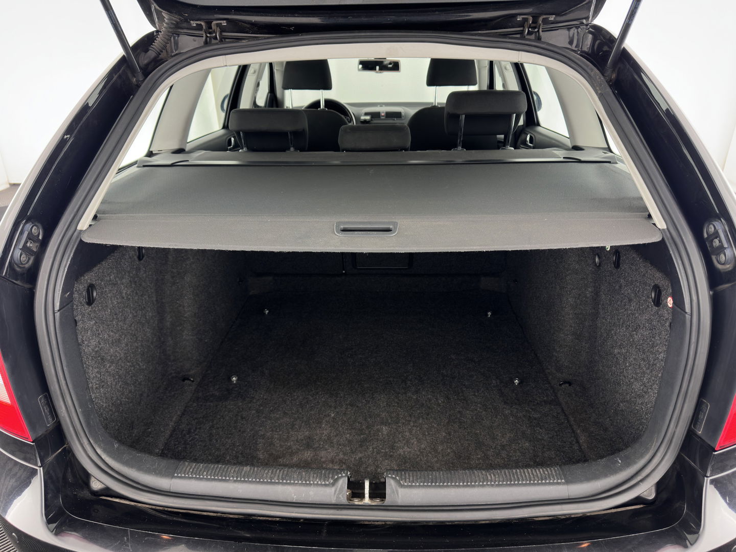 Škoda Octavia Combi 1.6 TDI Ambition Business Line Aut. *NAVI-FULLMAP | AIRCO | CRUISE | AMUNDSEN-AUDIO | PDC | COMFORT-SEATS | TOWBAR | 15''ALU*