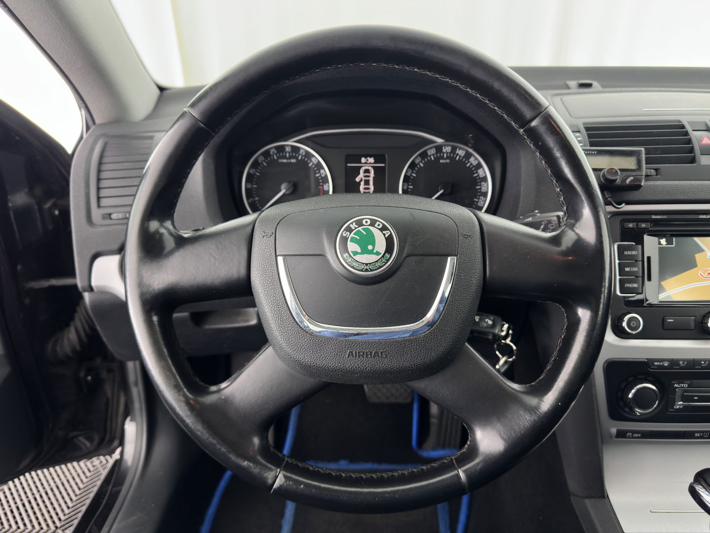 Škoda Octavia Combi 1.6 TDI Ambition Business Line Aut. *NAVI-FULLMAP | AIRCO | CRUISE | AMUNDSEN-AUDIO | PDC | COMFORT-SEATS | TOWBAR | 15''ALU*