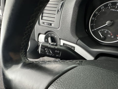 Škoda Octavia Combi 1.6 TDI Ambition Business Line Aut. *NAVI-FULLMAP | AIRCO | CRUISE | AMUNDSEN-AUDIO | PDC | COMFORT-SEATS | TOWBAR | 15''ALU*