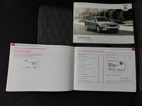 Škoda Octavia Combi 1.6 TDI Ambition Business Line Aut. *NAVI-FULLMAP | AIRCO | CRUISE | AMUNDSEN-AUDIO | PDC | COMFORT-SEATS | TOWBAR | 15''ALU*