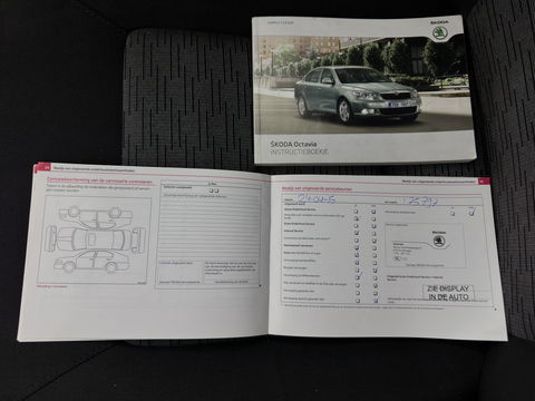 Škoda Octavia Combi 1.6 TDI Ambition Business Line Aut. *NAVI-FULLMAP | AIRCO | CRUISE | AMUNDSEN-AUDIO | PDC | COMFORT-SEATS | TOWBAR | 15''ALU*