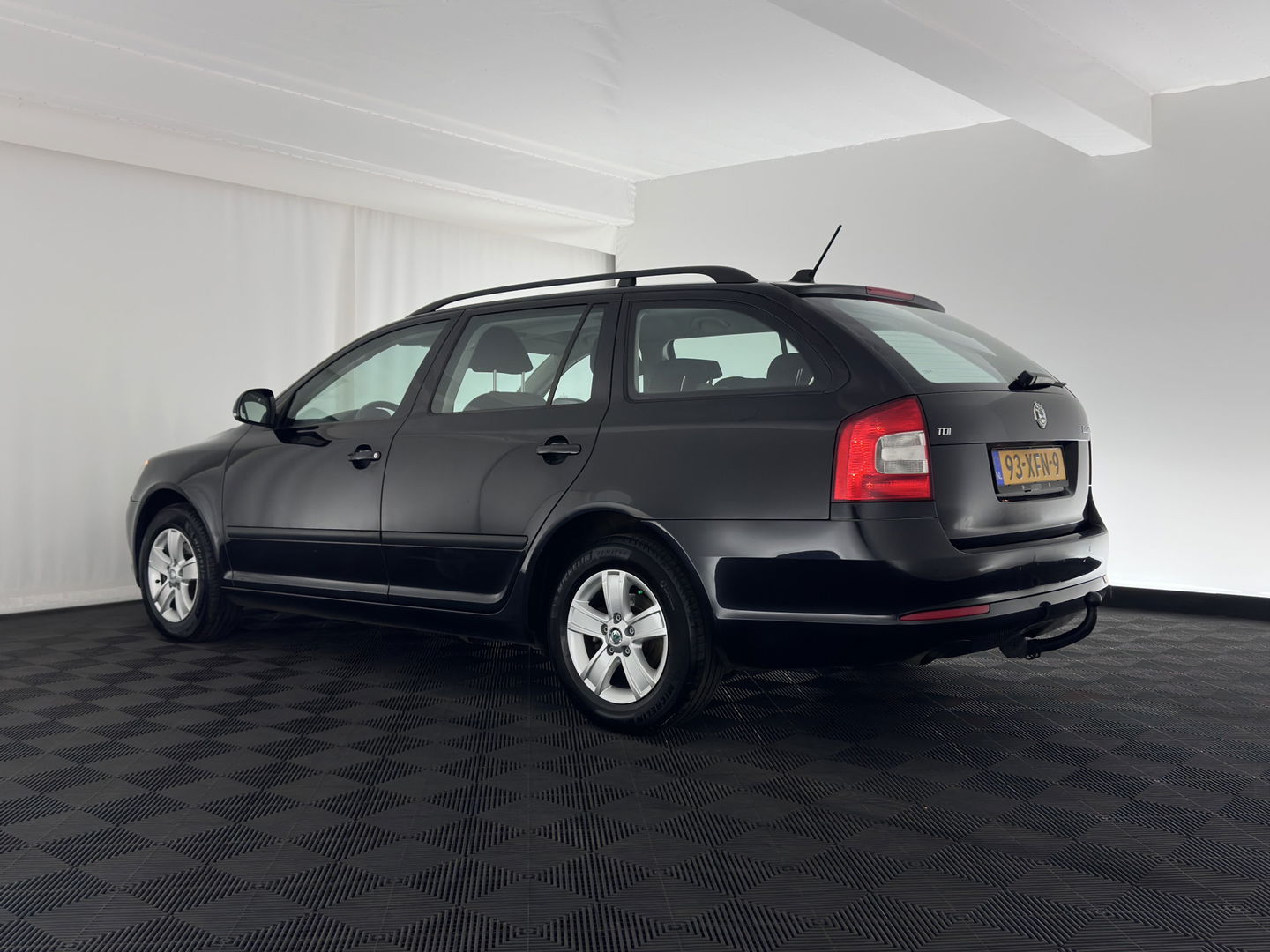 Škoda Octavia Combi 1.6 TDI Ambition Business Line Aut. *NAVI-FULLMAP | AIRCO | CRUISE | AMUNDSEN-AUDIO | PDC | COMFORT-SEATS | TOWBAR | 15''ALU*