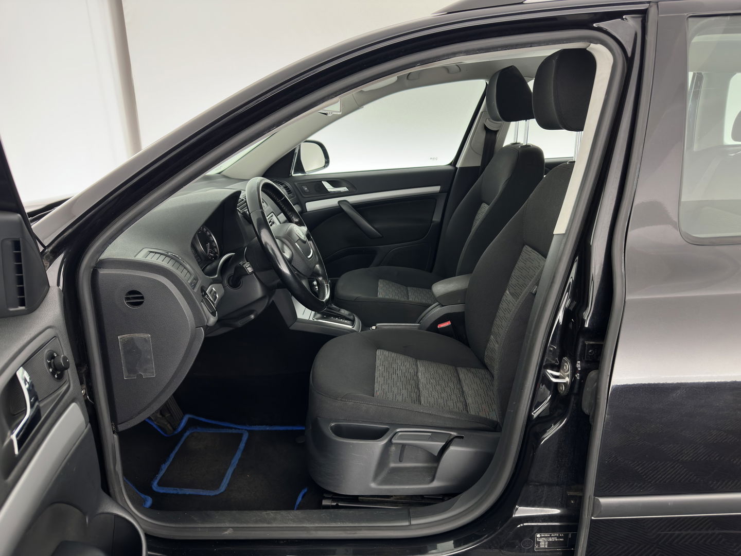 Škoda Octavia Combi 1.6 TDI Ambition Business Line Aut. *NAVI-FULLMAP | AIRCO | CRUISE | AMUNDSEN-AUDIO | PDC | COMFORT-SEATS | TOWBAR | 15''ALU*