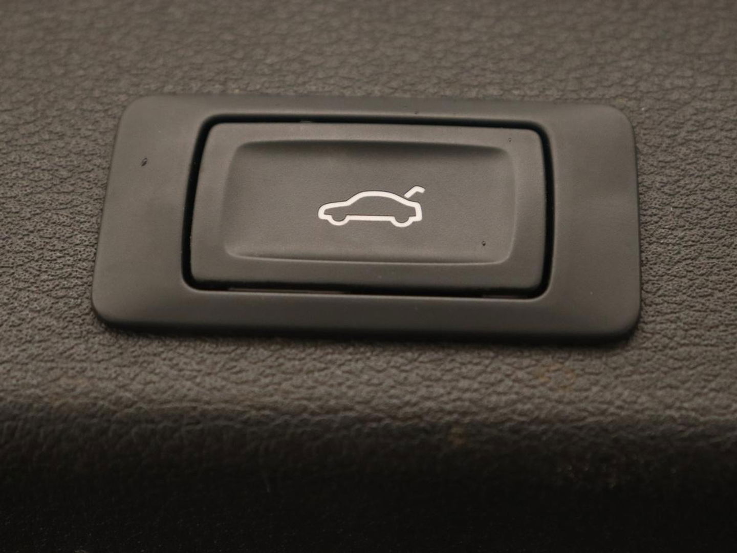 Audi A4 2.0 TFSI Sport S Line Edition | Panoramadak | Carplay | Virtual Cockpit | Sportstoelen | Half leder | Navigatie | Camera | Climate control | Parkeerhulp | Full LED