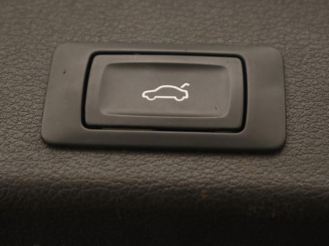 Audi A4 2.0 TFSI Sport S Line Edition | Panoramadak | Carplay | Virtual Cockpit | Sportstoelen | Half leder | Navigatie | Camera | Climate control | Parkeerhulp | Full LED