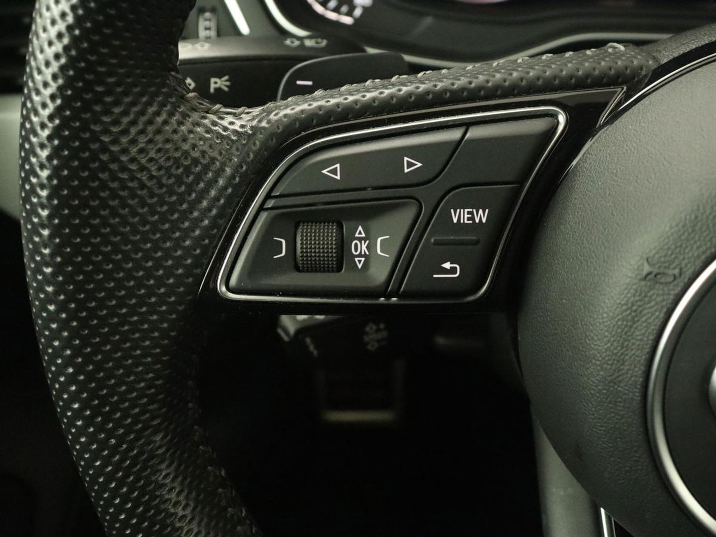 Audi A4 2.0 TFSI Sport S Line Edition | Panoramadak | Carplay | Virtual Cockpit | Sportstoelen | Half leder | Navigatie | Camera | Climate control | Parkeerhulp | Full LED