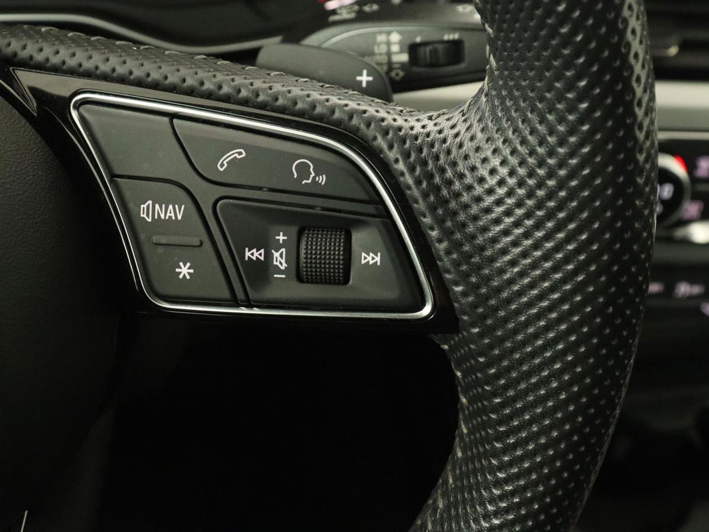 Audi A4 2.0 TFSI Sport S Line Edition | Panoramadak | Carplay | Virtual Cockpit | Sportstoelen | Half leder | Navigatie | Camera | Climate control | Parkeerhulp | Full LED