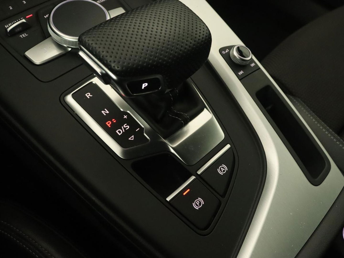Audi A4 2.0 TFSI Sport S Line Edition | Panoramadak | Carplay | Virtual Cockpit | Sportstoelen | Half leder | Navigatie | Camera | Climate control | Parkeerhulp | Full LED