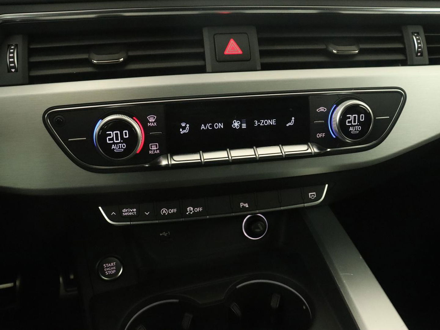 Audi A4 2.0 TFSI Sport S Line Edition | Panoramadak | Carplay | Virtual Cockpit | Sportstoelen | Half leder | Navigatie | Camera | Climate control | Parkeerhulp | Full LED