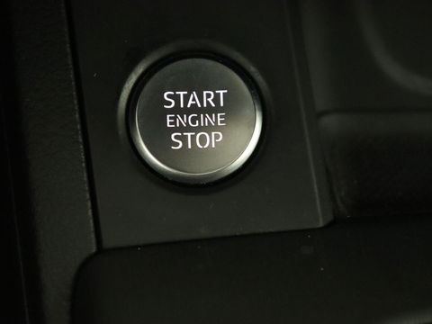 Audi A4 2.0 TFSI Sport S Line Edition | Panoramadak | Carplay | Virtual Cockpit | Sportstoelen | Half leder | Navigatie | Camera | Climate control | Parkeerhulp | Full LED