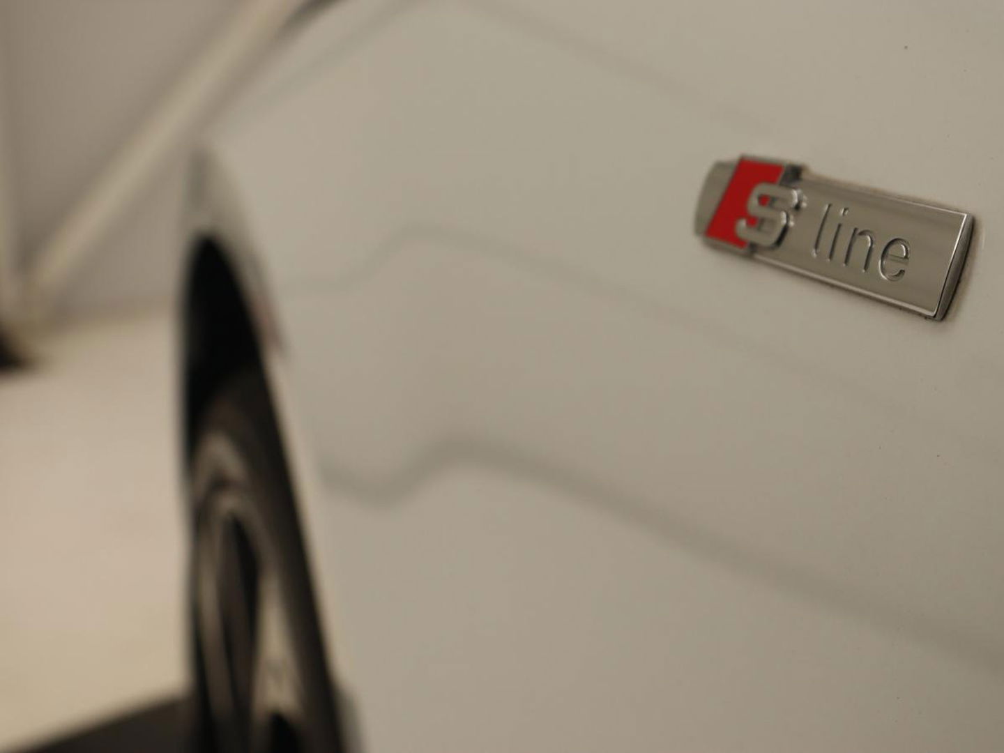 Audi A4 2.0 TFSI Sport S Line Edition | Panoramadak | Carplay | Virtual Cockpit | Sportstoelen | Half leder | Navigatie | Camera | Climate control | Parkeerhulp | Full LED