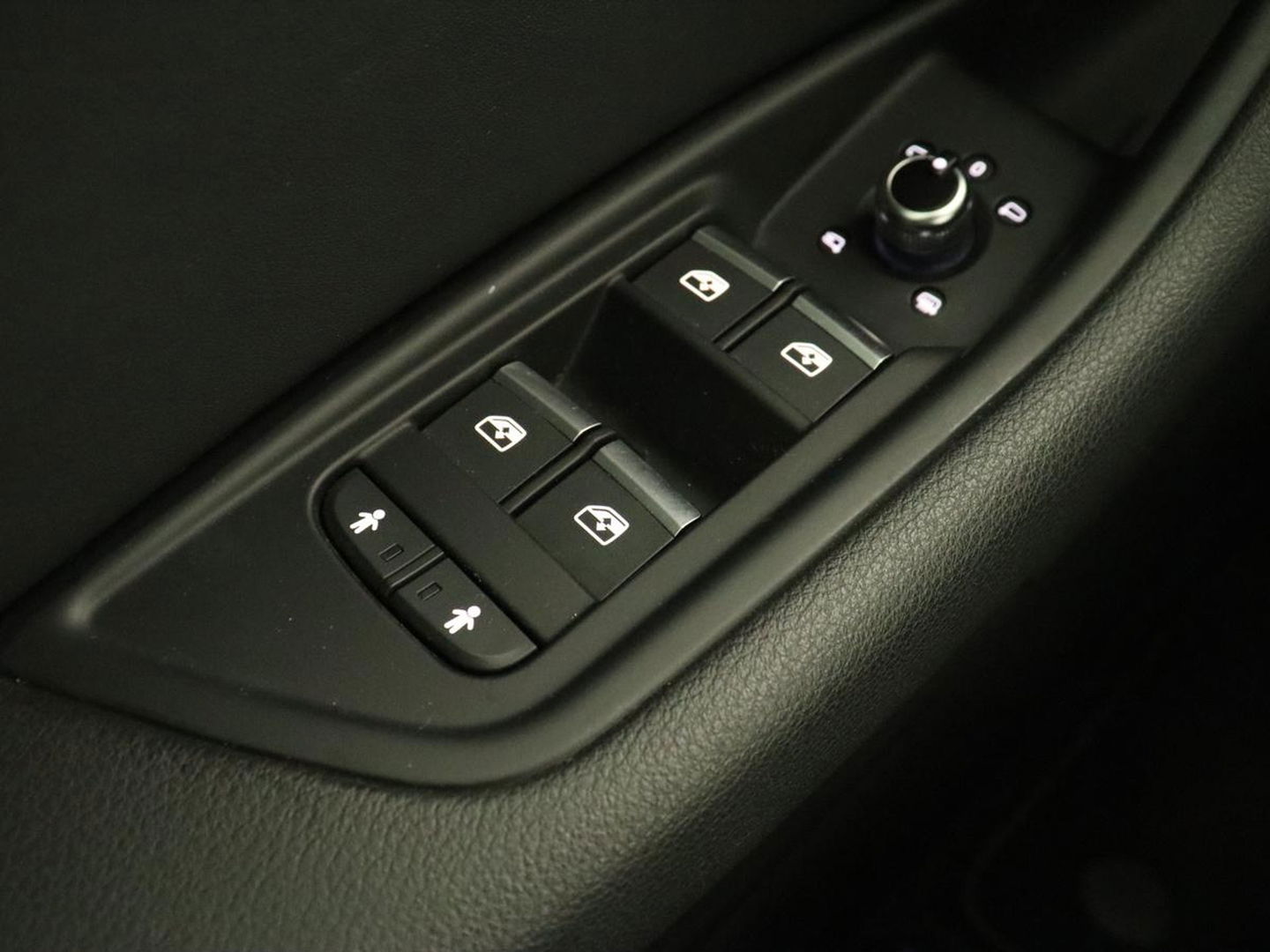 Audi A4 2.0 TFSI Sport S Line Edition | Panoramadak | Carplay | Virtual Cockpit | Sportstoelen | Half leder | Navigatie | Camera | Climate control | Parkeerhulp | Full LED