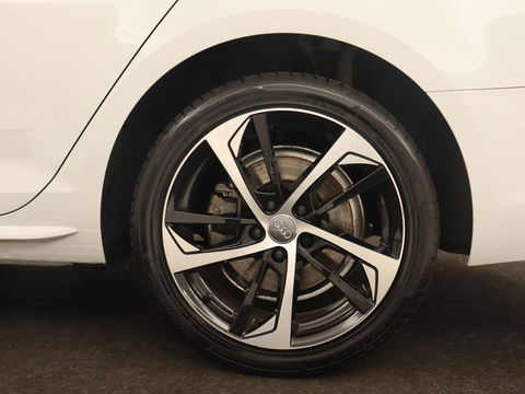 Audi A4 2.0 TFSI Sport S Line Edition | Panoramadak | Carplay | Virtual Cockpit | Sportstoelen | Half leder | Navigatie | Camera | Climate control | Parkeerhulp | Full LED