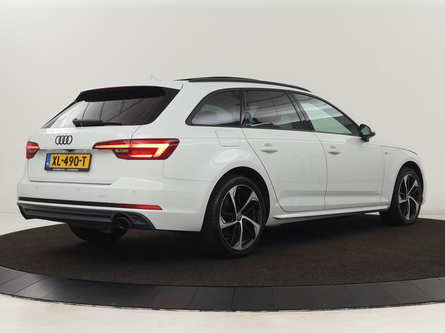 Audi A4 2.0 TFSI Sport S Line Edition | Panoramadak | Carplay | Virtual Cockpit | Sportstoelen | Half leder | Navigatie | Camera | Climate control | Parkeerhulp | Full LED