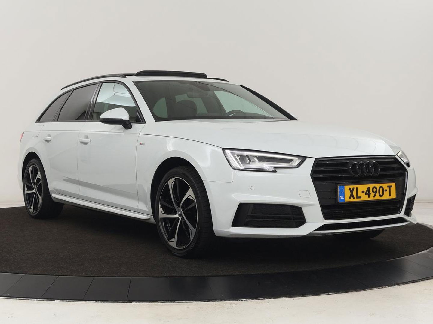 Audi A4 2.0 TFSI Sport S Line Edition | Panoramadak | Carplay | Virtual Cockpit | Sportstoelen | Half leder | Navigatie | Camera | Climate control | Parkeerhulp | Full LED