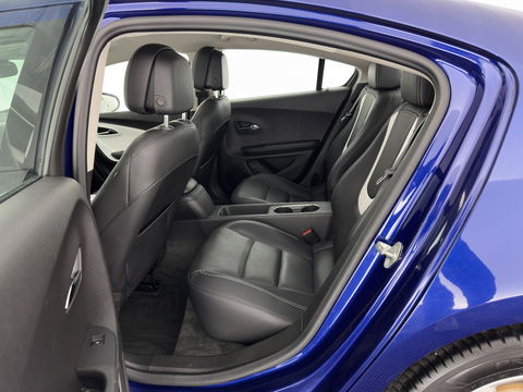 Chevrolet Volt 1.4 LTZ Aut. *PANO | LUXURY-LEATHER | HEATED-COMFORTSEATS | CRUISE | DIGI-COCKPIT | KEYLESS | ECC | 17"ALU*