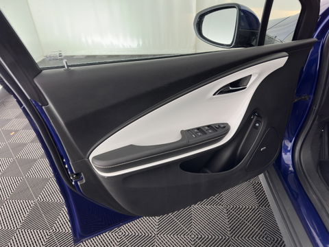 Chevrolet Volt 1.4 LTZ Aut. *PANO | LUXURY-LEATHER | HEATED-COMFORTSEATS | CRUISE | DIGI-COCKPIT | KEYLESS | ECC | 17"ALU*