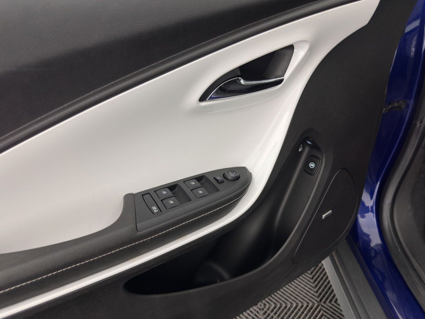 Chevrolet Volt 1.4 LTZ Aut. *PANO | LUXURY-LEATHER | HEATED-COMFORTSEATS | CRUISE | DIGI-COCKPIT | KEYLESS | ECC | 17"ALU*