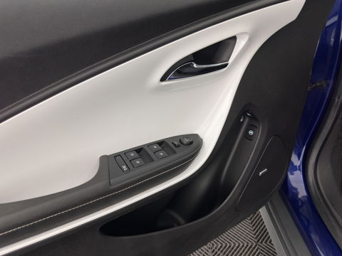 Chevrolet Volt 1.4 LTZ Aut. *PANO | LUXURY-LEATHER | HEATED-COMFORTSEATS | CRUISE | DIGI-COCKPIT | KEYLESS | ECC | 17"ALU*