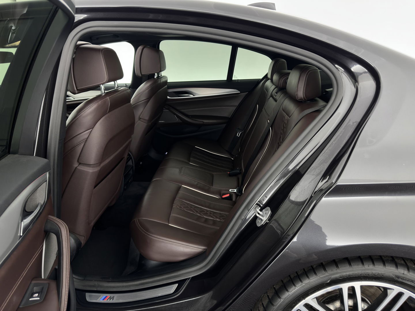 BMW 5 Serie 520i High Executive Edition M-Sportpack Aut. *PANO | LUXURY-LEATHER | FULL-LED | HARMAN/KARDON | MEMORY-PACK | DIGI-COCKPIT | NAVI-FULLMAP | HEATED-SPORTSEATS | DAB+ | AMBIENT-LIGHT | ECC | PDC | CRUISE | 19''ALU*