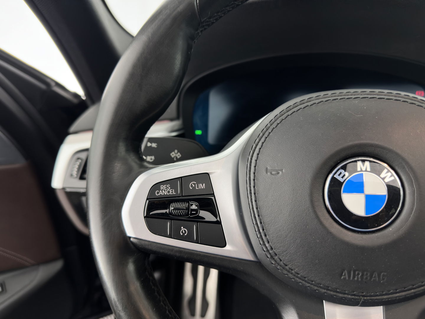 BMW 5 Serie 520i High Executive Edition M-Sportpack Aut. *PANO | LUXURY-LEATHER | FULL-LED | HARMAN/KARDON | MEMORY-PACK | DIGI-COCKPIT | NAVI-FULLMAP | HEATED-SPORTSEATS | DAB+ | AMBIENT-LIGHT | ECC | PDC | CRUISE | 19''ALU*