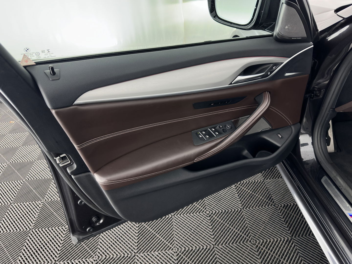 BMW 5 Serie 520i High Executive Edition M-Sportpack Aut. *PANO | LUXURY-LEATHER | FULL-LED | HARMAN/KARDON | MEMORY-PACK | DIGI-COCKPIT | NAVI-FULLMAP | HEATED-SPORTSEATS | DAB+ | AMBIENT-LIGHT | ECC | PDC | CRUISE | 19''ALU*